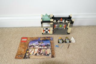 2001 Lego Harry Potter Room Of The Winged Keys Set 4704 W/ Book & Minifigures