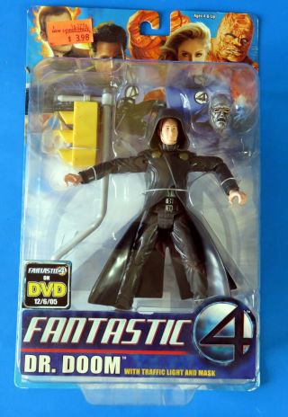 2005 Toy Biz Fantastic Four Dr.  Doom W Traffic Light & Mask Action Figure