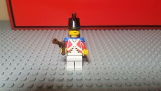 Lego Vintage Pirates Imperial Guard Minifig W/ Blue Epaulettes & Pack - Pi062