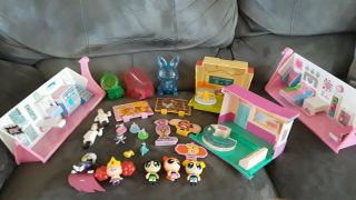 The Powerpuff Girls 4 Open Playsets & Many Figures By Spin Masters