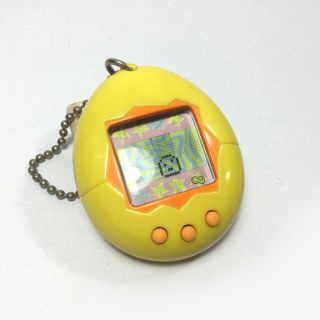 Bandai Virtual Pet Tamagotchi Gen 1 Yellow Orange 1996 - 1997 Japan Tmgc