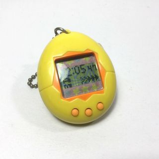Bandai Virtual Pet Tamagotchi Gen 1 Yellow Orange 1996 - 1997 Japan TMGC 3