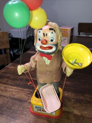 Vintage Yonezawa Japan Tin Litho Balloon Vendor Clown Battery Operated Toy W20