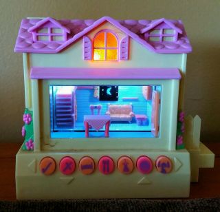 2005 Mattel Inc.  Pixel Chix Yellow Pink House Interactive Toy