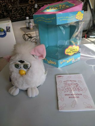 Tiger Electronics 1999 FURBY BABIES White With Papers,  Tags,  and Box Comatose 3