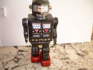 Fighting Space Man Robot Horikawa Japan Large Litho Tin Toy 1962 Chest Opens 12 "