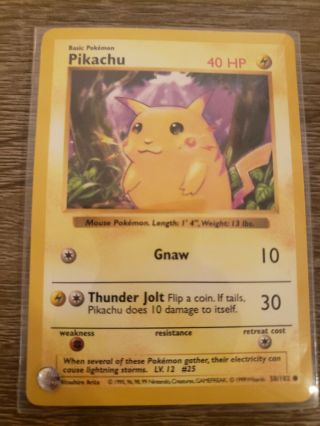 Pokémon 1999 Base Set Shadowless - Pikachu Red Cheeks Version 58/102