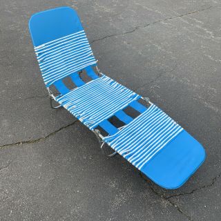 Vintage Tri - Folding Aluminum Lounge Lawn Beach Chair Vinyl Tubing Blue White