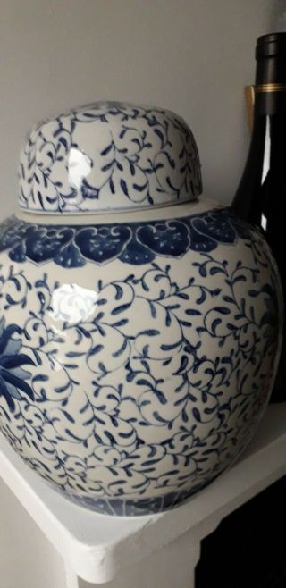 Vintage Chinese Large Blue And White Porcelain Ginger Jar 27 Cm Height2