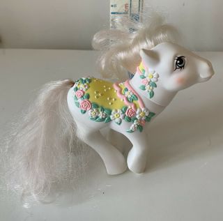Vintage My Little Pony - White,  Flowers.  Flower Bouquet.  Merry Go Round G1