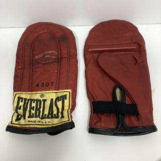 Vintage Everlast Boxing Gloves Speed Bag Red Weighted Metal Grip Bar 4307