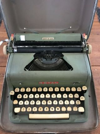 Vintage 1950 ' s Green Royal Quiet De Luxe Portable Typewriter in Case w/ Orig Key 2