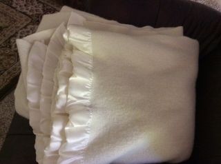 Vtg Faribault Woolen Mills 100 Pure Virgin Wool Blanket Satin Trim Ivory