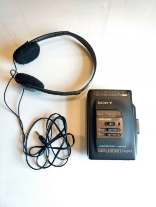 Vintage Sony Wm - Fx33 Mega Bass Walkman Cassette Radio Player W/ Belt Clip