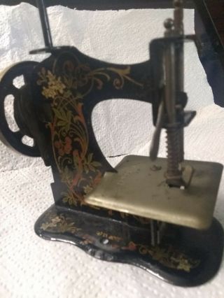 Antique Tin Miniature Muller No 4 German Toy Sewing Machine Woks